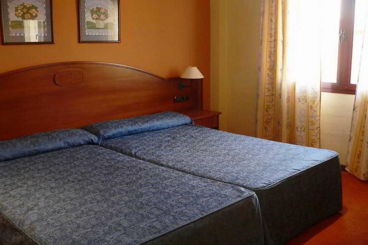 Hotel Reyes Ziries Albolote Extérieur photo