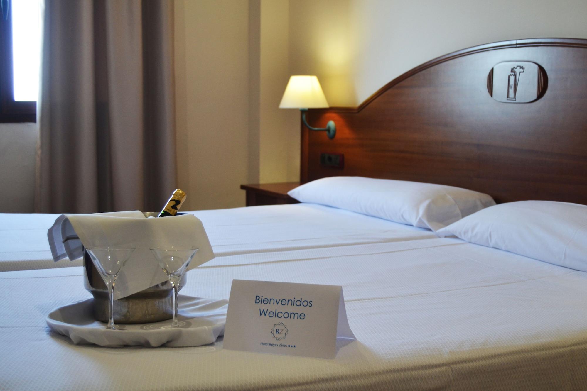 Hotel Reyes Ziries Albolote Extérieur photo